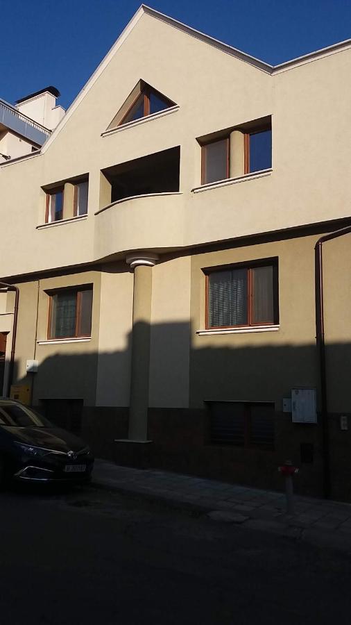 Нощувки Ботеви Shumen Exterior photo