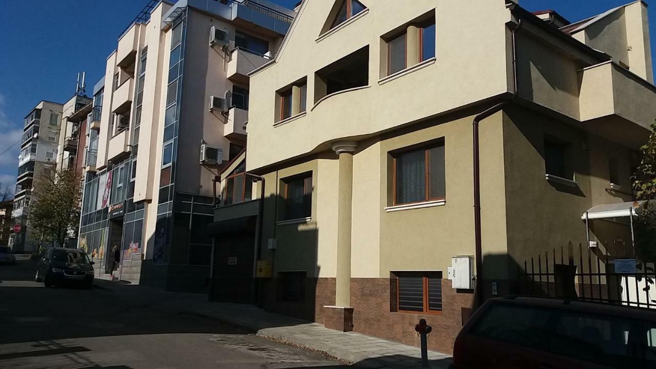 Нощувки Ботеви Shumen Exterior photo